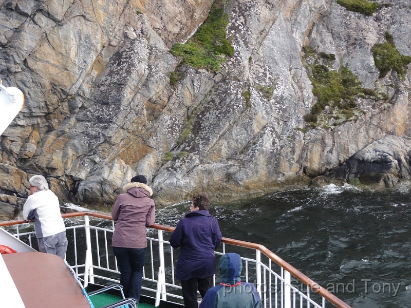 day three trondheim 0092.jpg - En route we sailed through some very narrow passages !